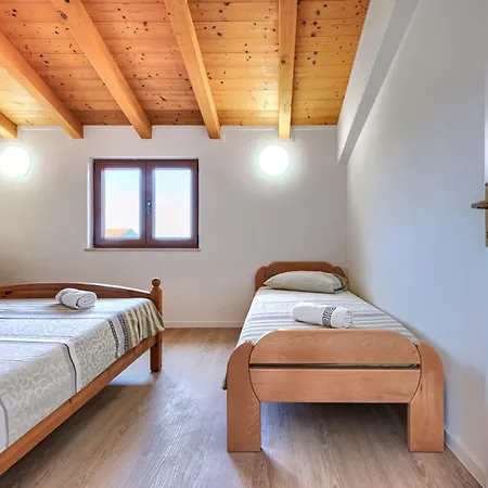 Vittoria By Interhome * Plovanija